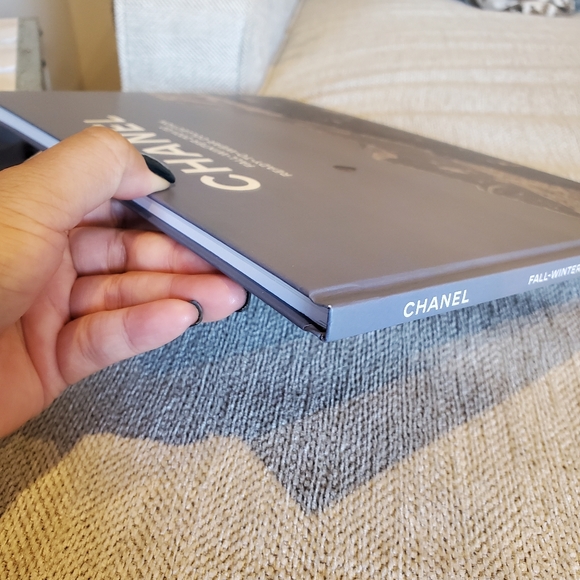 Brand new Chanel book postcards - Picture 4 of 9